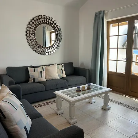 2 Bedroom 2 Bathroom Apartment *